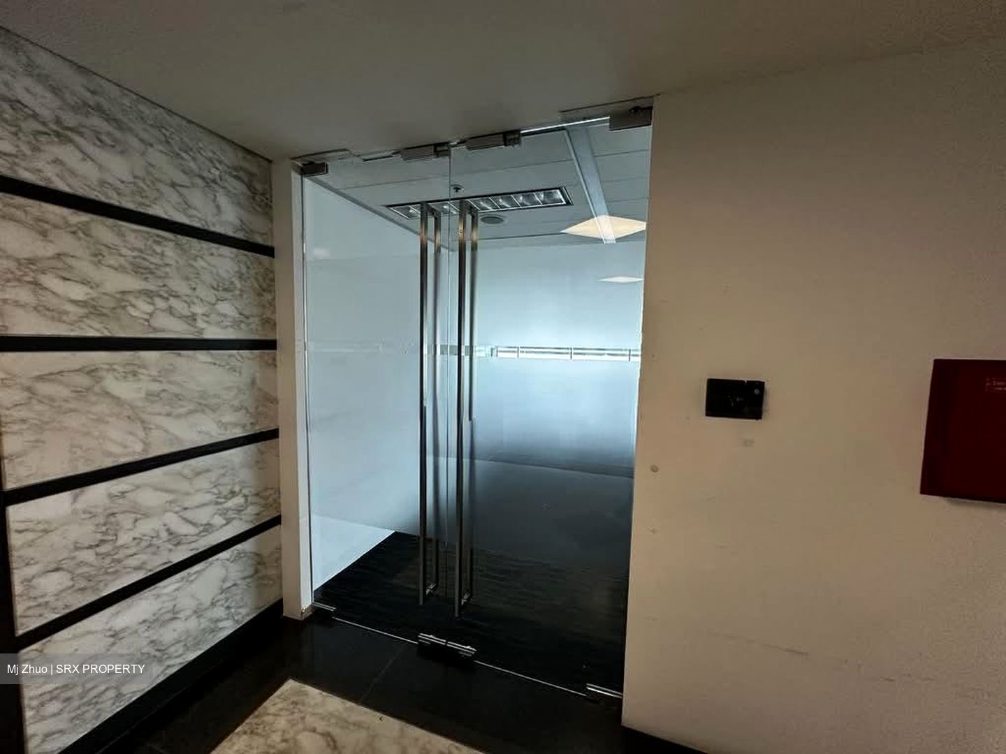 Gateway West (D7), Office #568705041